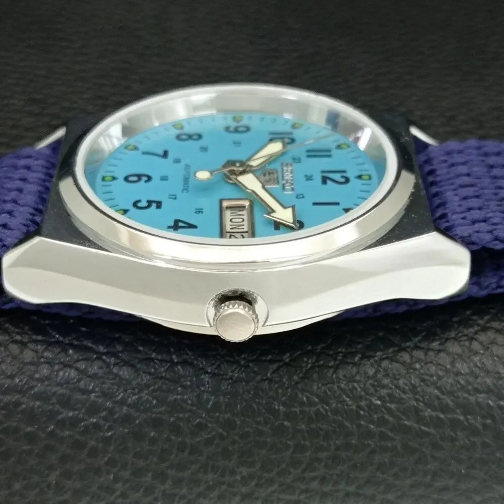 Vintage 1978 Seiko Automatic Mens Silver Watch W/daydate & Silver accents